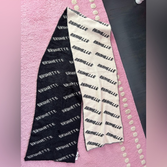 Brunette The label knit scarf - Picture 3 of 6